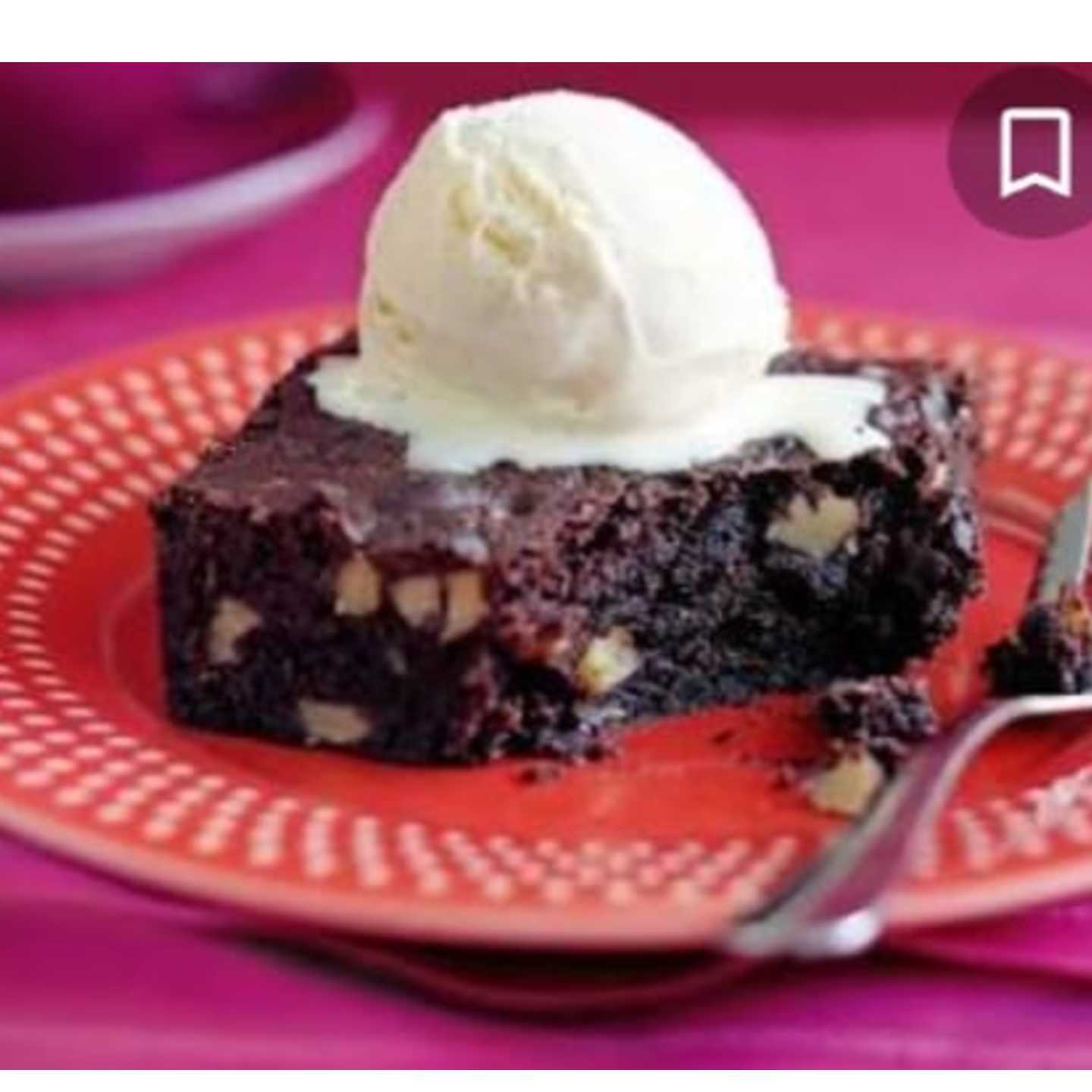 WALNUT BROWNIE WITH VANILLA ICE CREAM