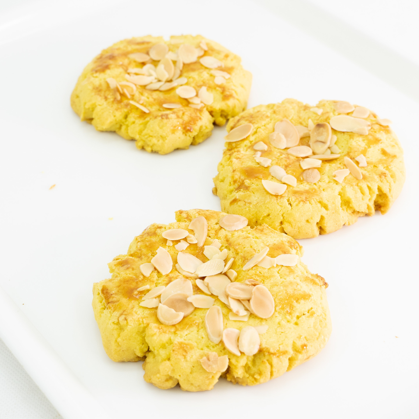 ALMOND BISCUITS - 杏仁饼