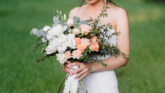 elegant-wedding-bouquet-of-fresh-natural-flowers-L9S4PLB_50.jpg