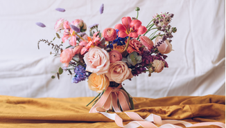 still-life-with-a-beautiful-bouquet-of-flowers-BET9ZM5_50.jpg