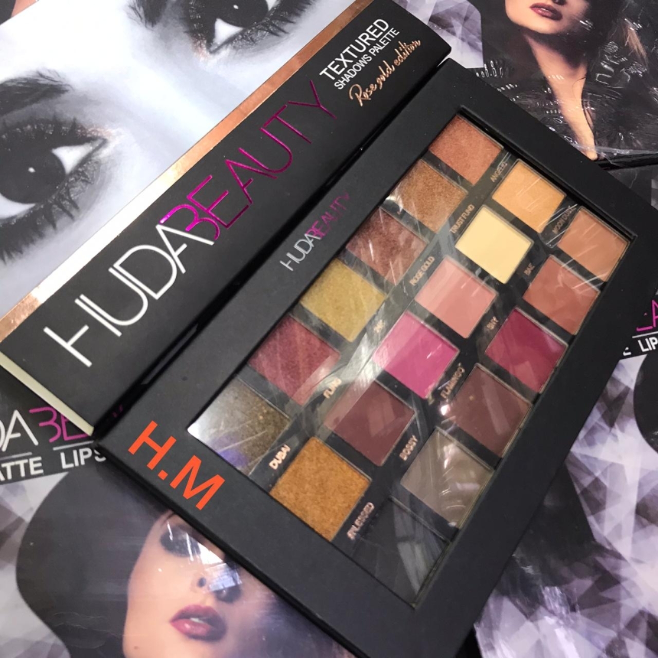 HUDA BEAUTY EYESHADOW
