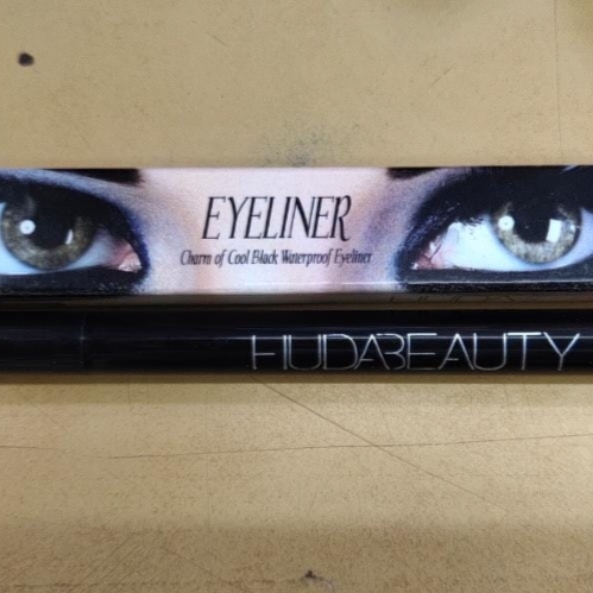 EYELINER HUDA BEAUTY