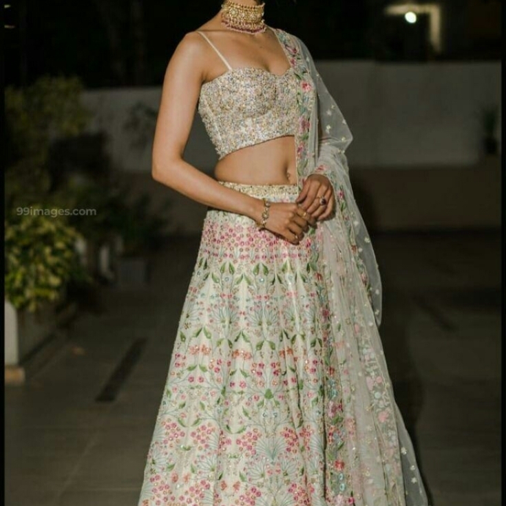 WEDDING SPECIAL HEAVY WORK LEHENGAS CHOLI*
