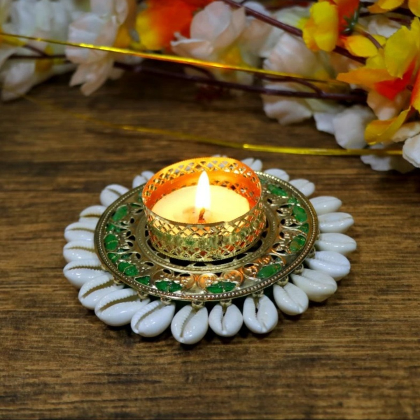 Round Candle Holder with shells