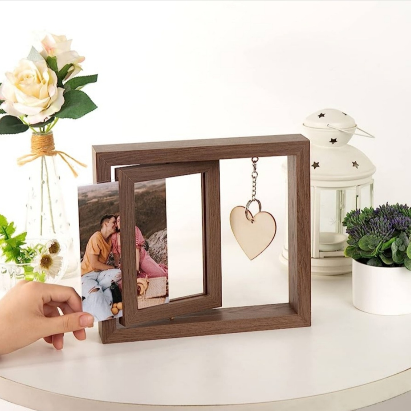 Horizontally Rotating Photo Frame with Stylish Design
