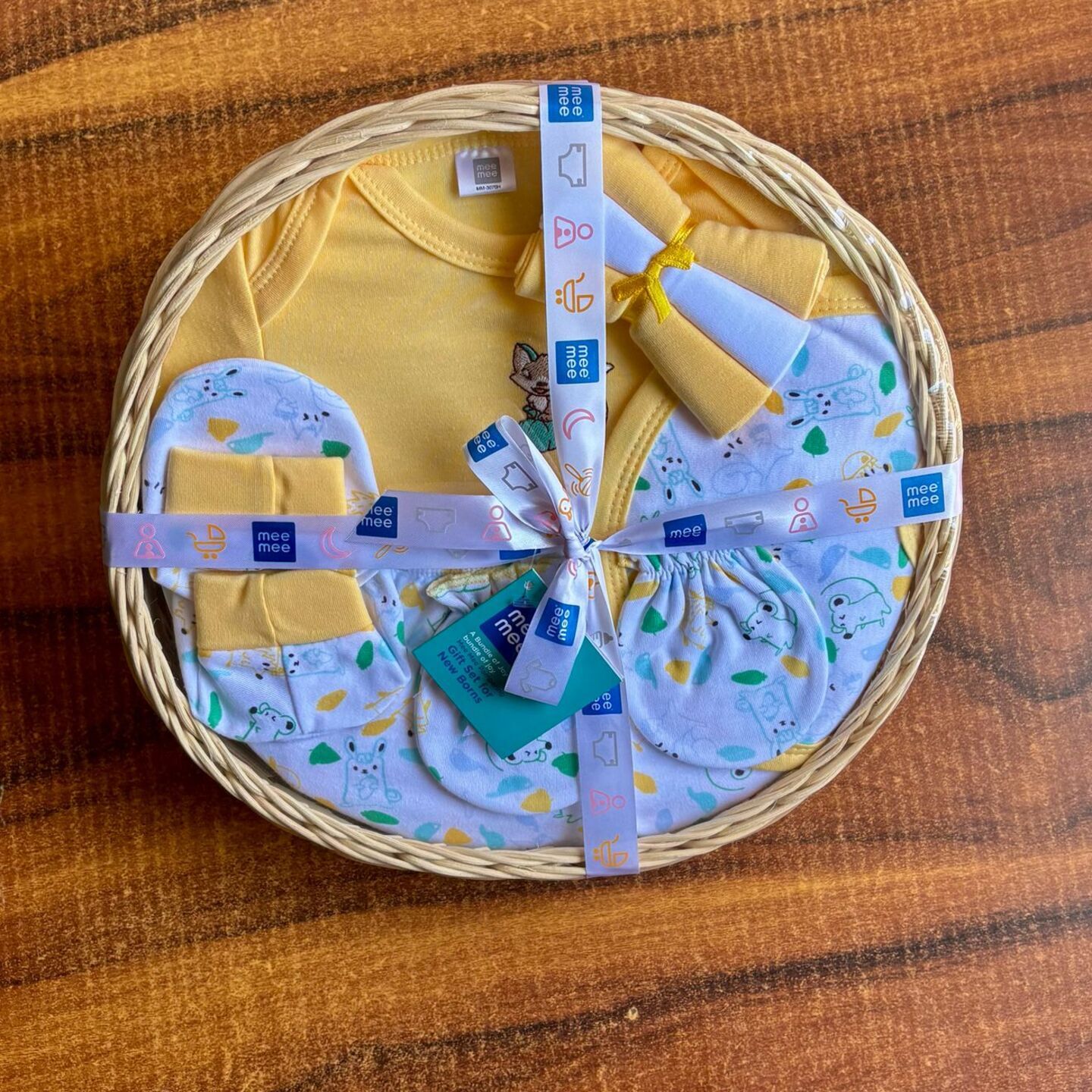 Mee Mee Basket Gifting Sets Round 8 Pcs for Newborn Babies