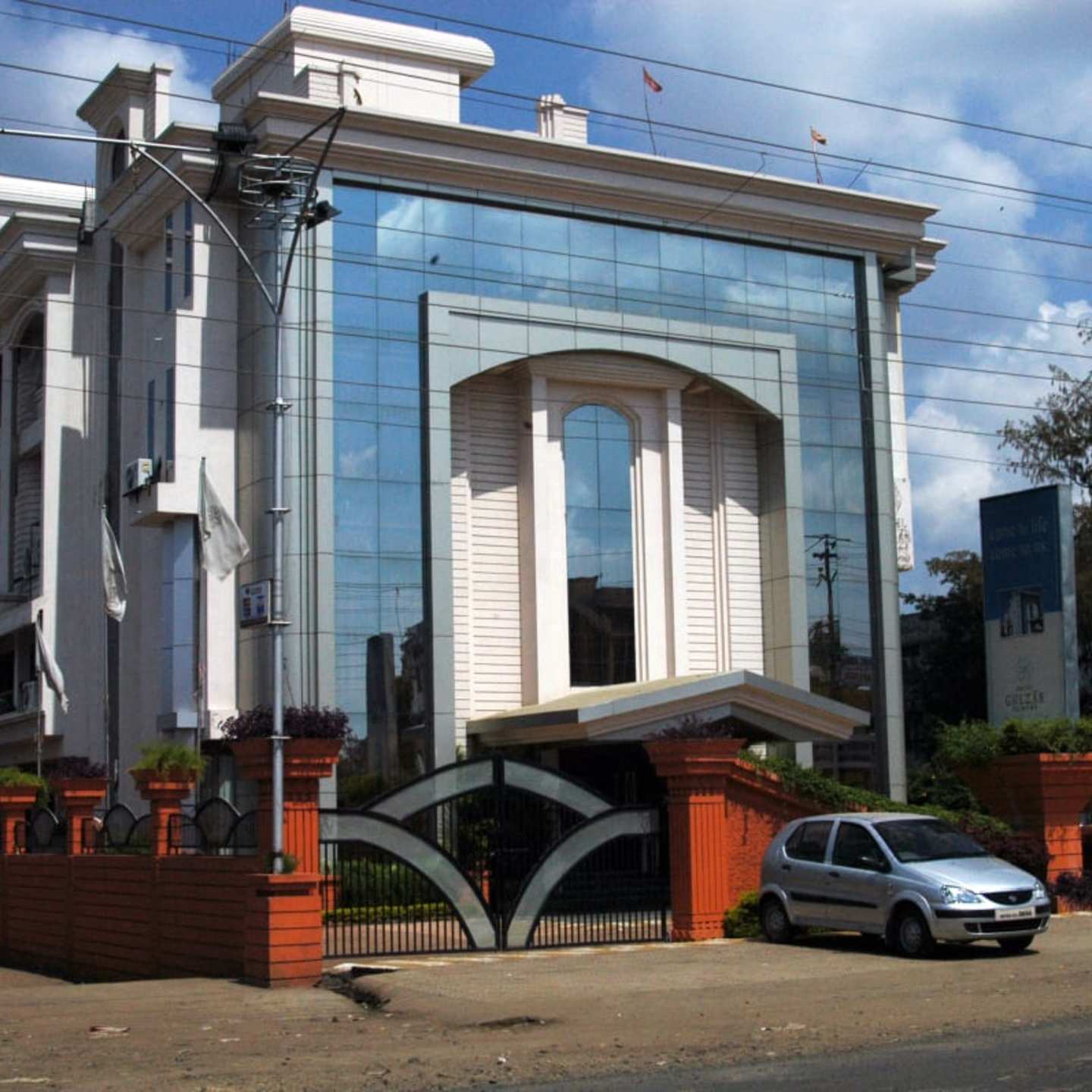 Hotel Gulzar  होटल गुलजारी