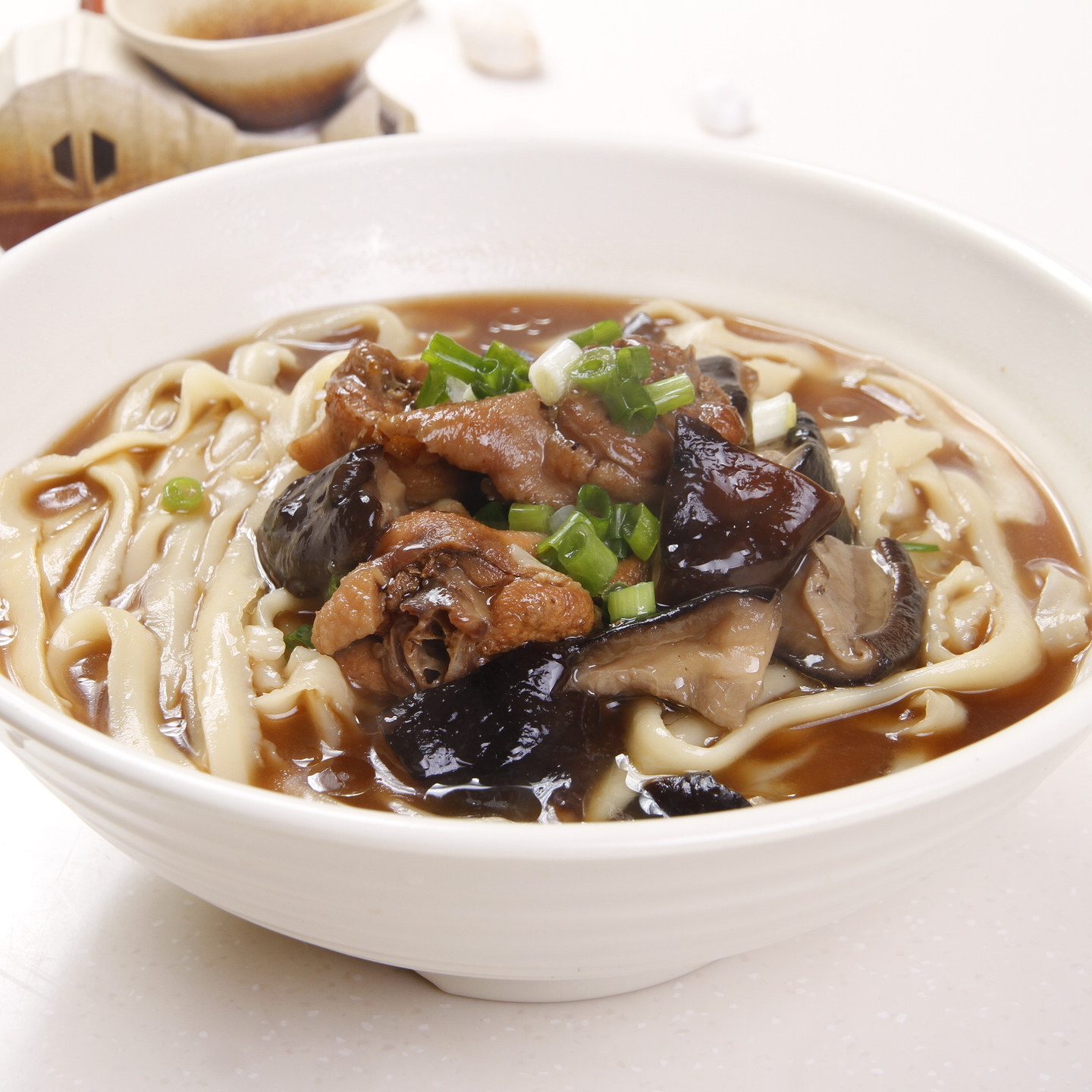 Noodle in Fragrant Mushroom & Minced Chicken Sauce 香菇鸡粒面