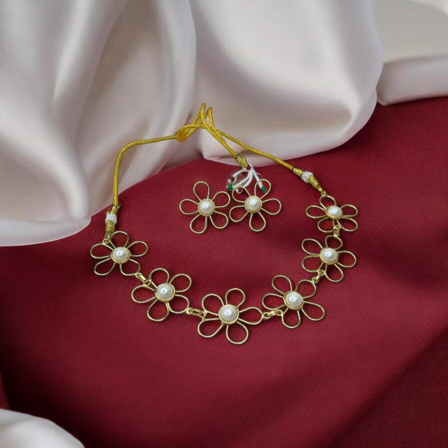 Flower necklace with earrings