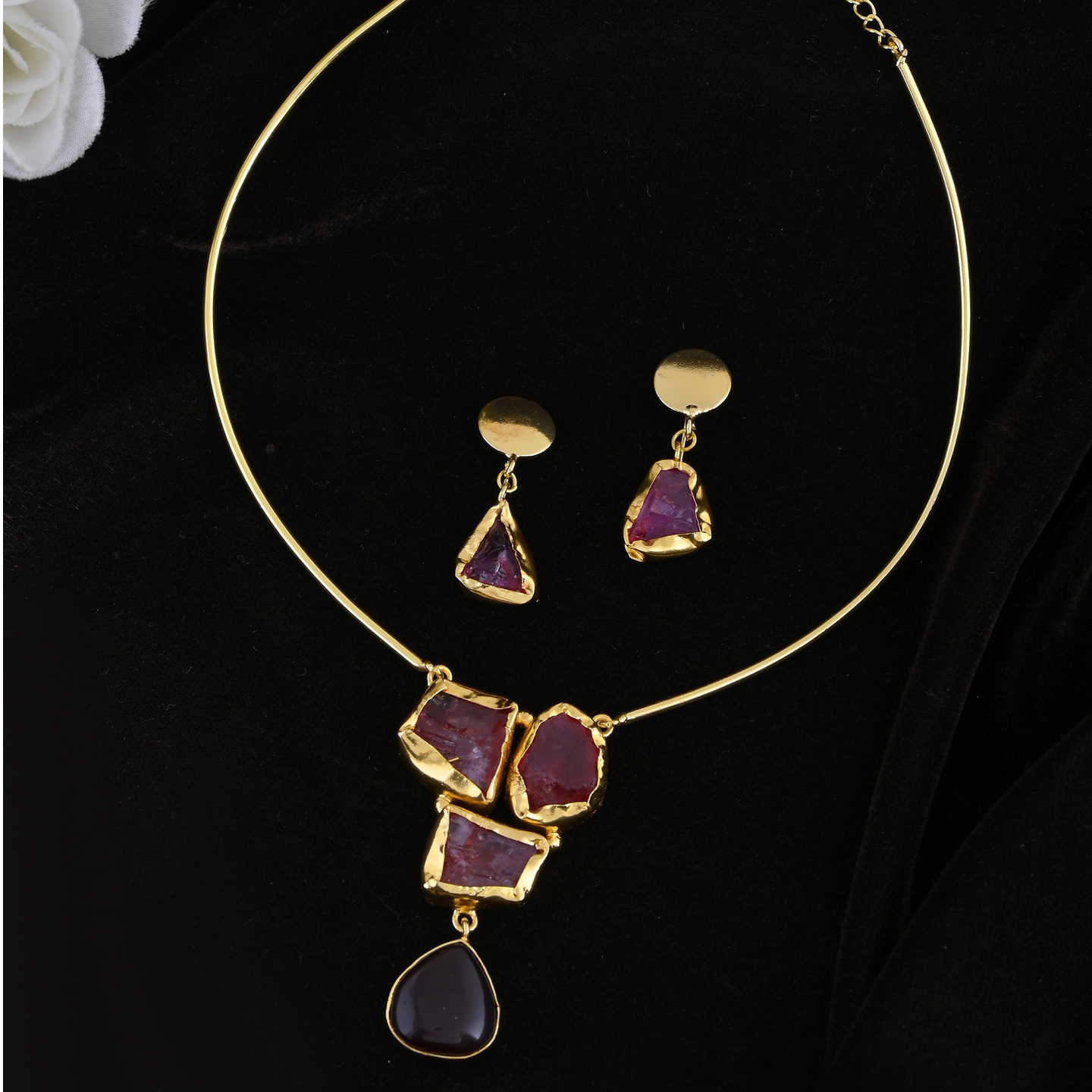 Gulaabi Hasli Necklace 