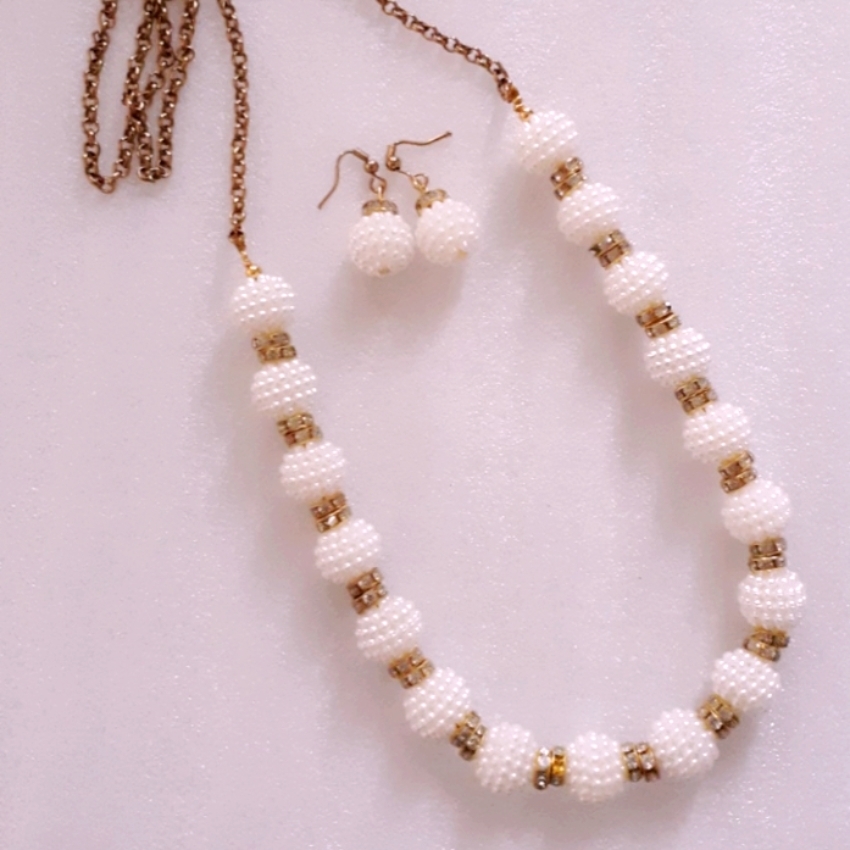 Pearl jewellery set 