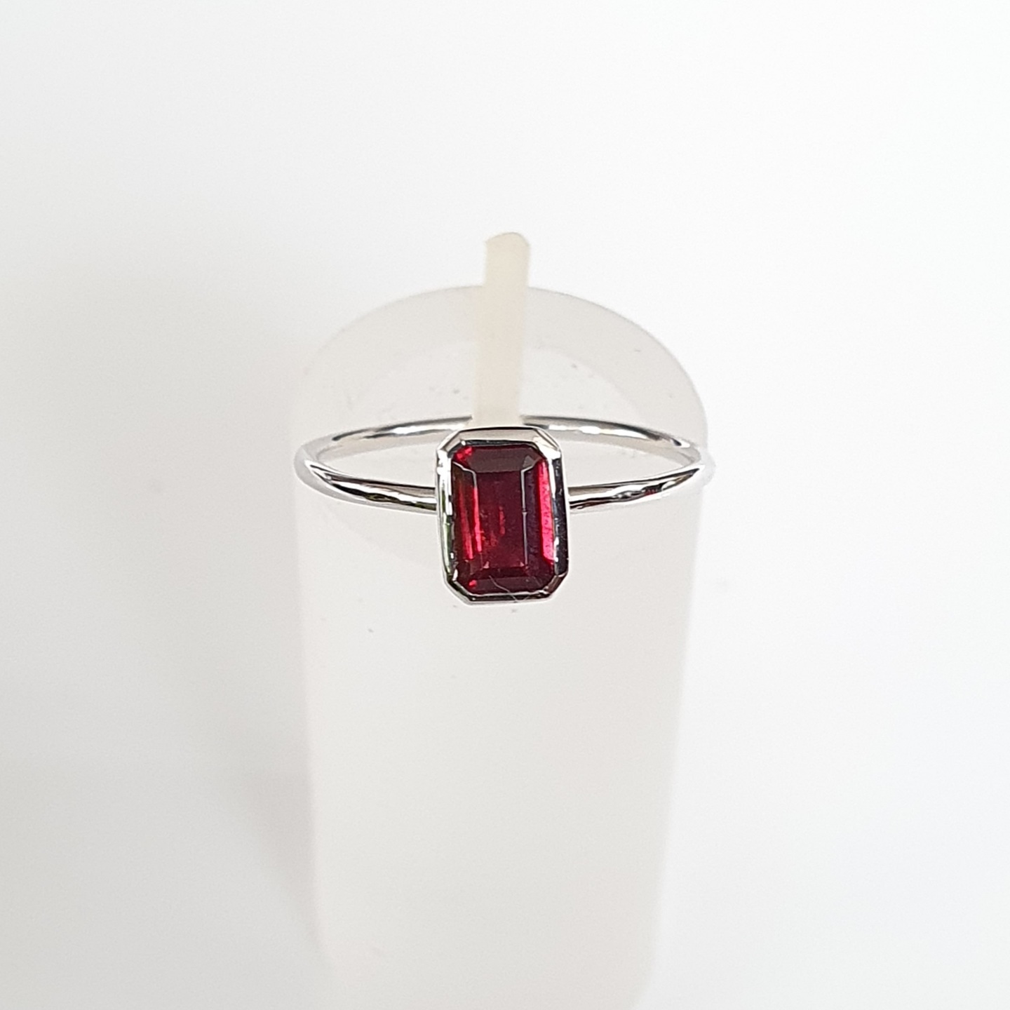 18K White Gold Garnet Ring