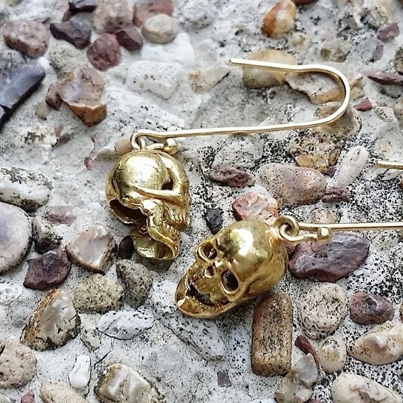 18K Yellow Gold Skull Earrings