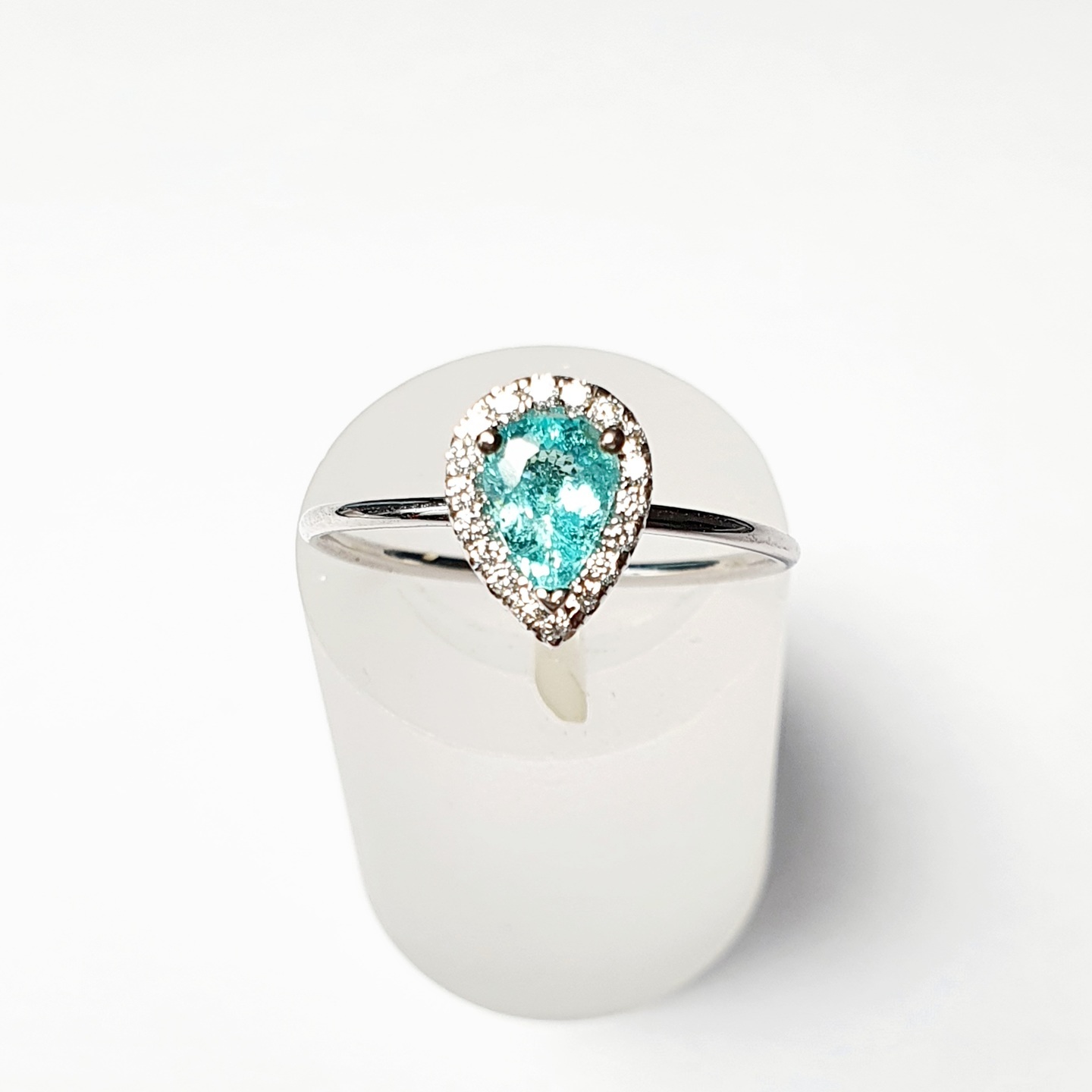 18K White Gold Paraiba Diamond Ring