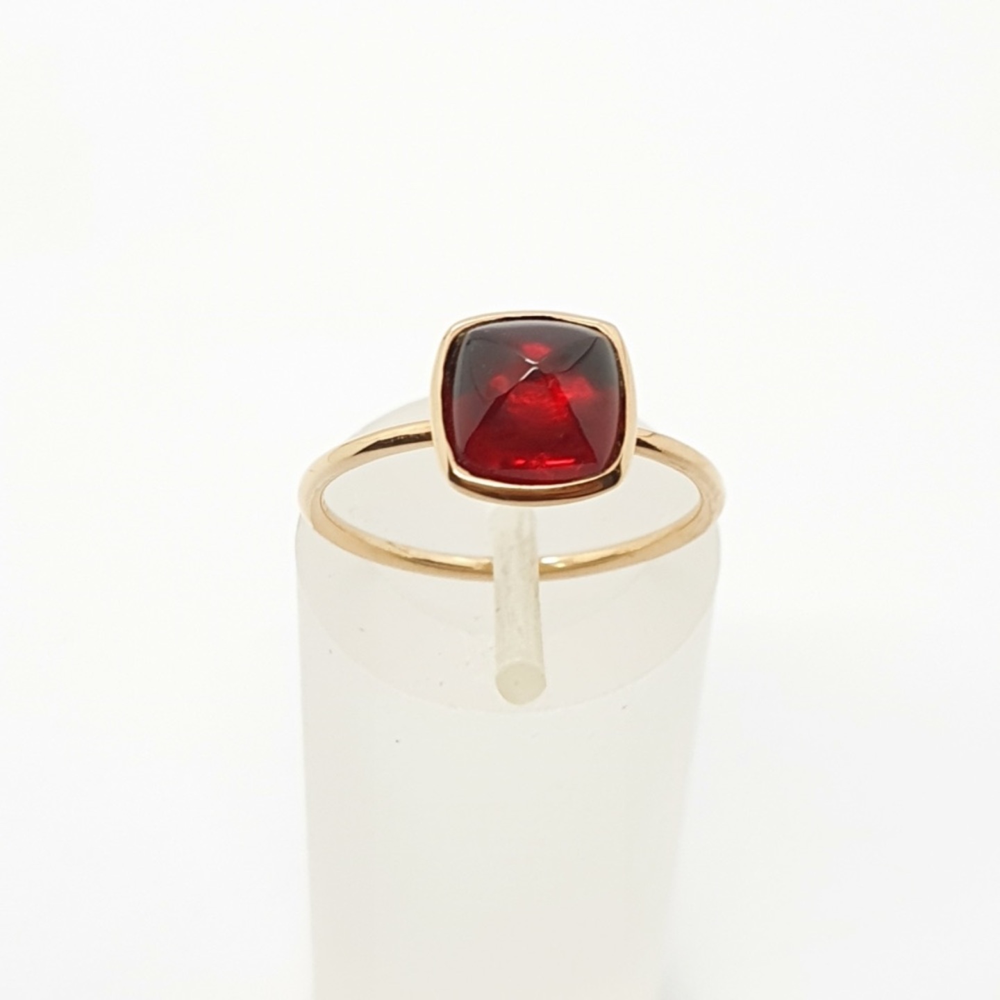 18K Rose Gold Sugarloaf Garnet Ring