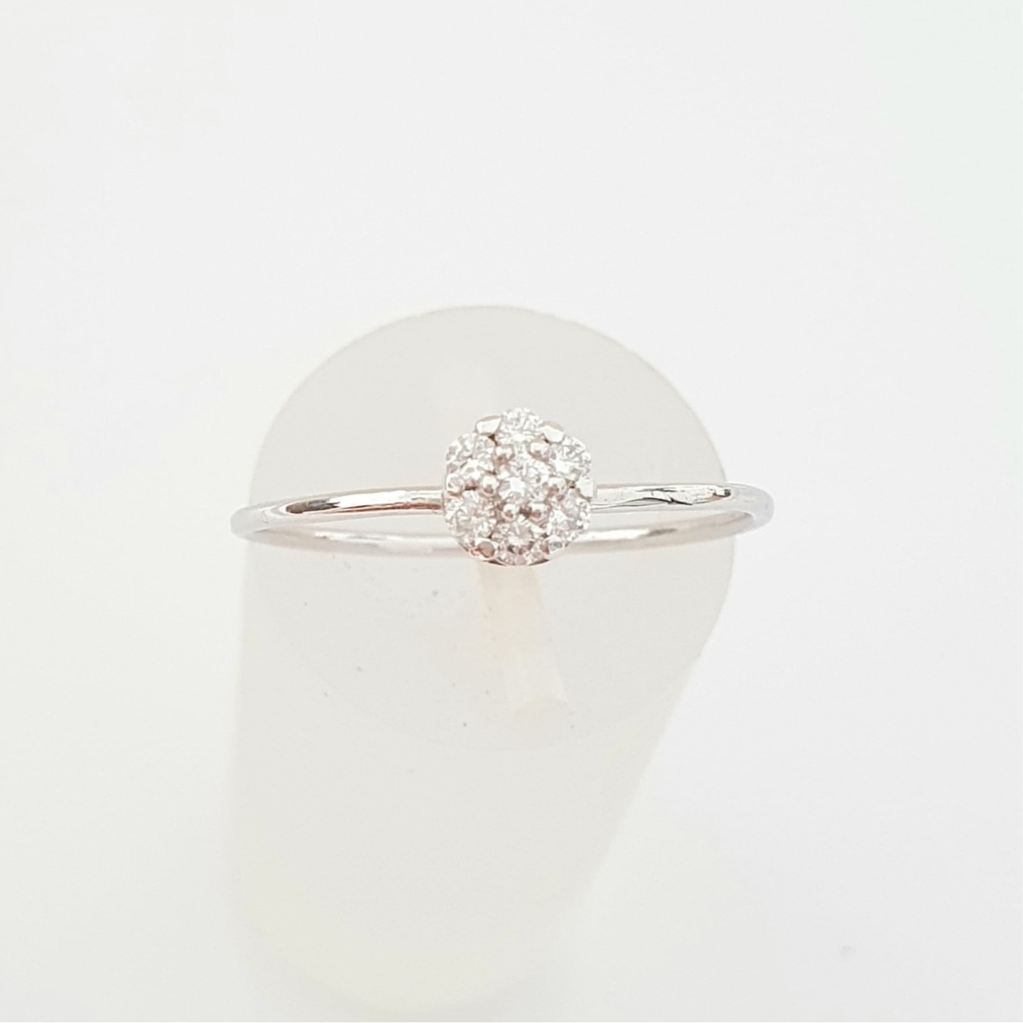 18K White Gold Diamond Flower Ring