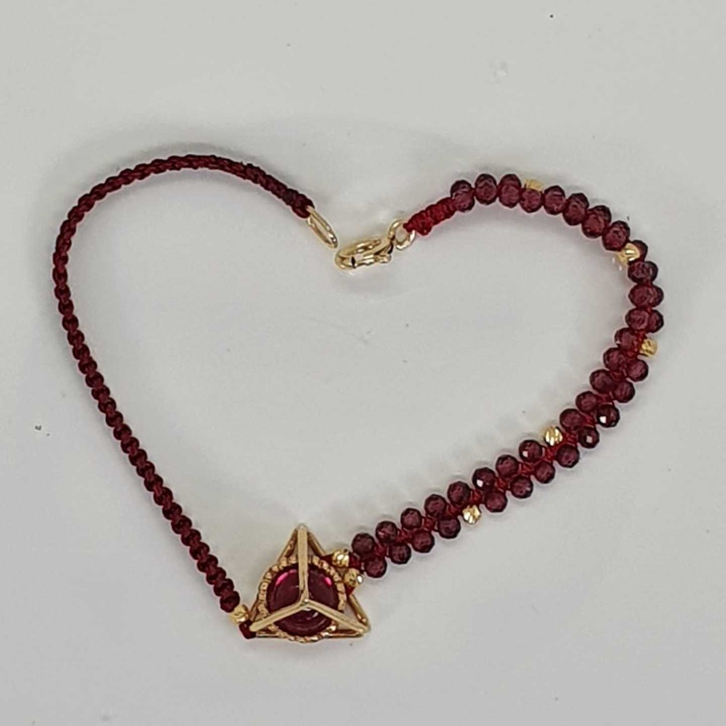18K Yellow Gold Pyramid Pink Tourmaline Charm Garnet Beaded Macramé Bracelet