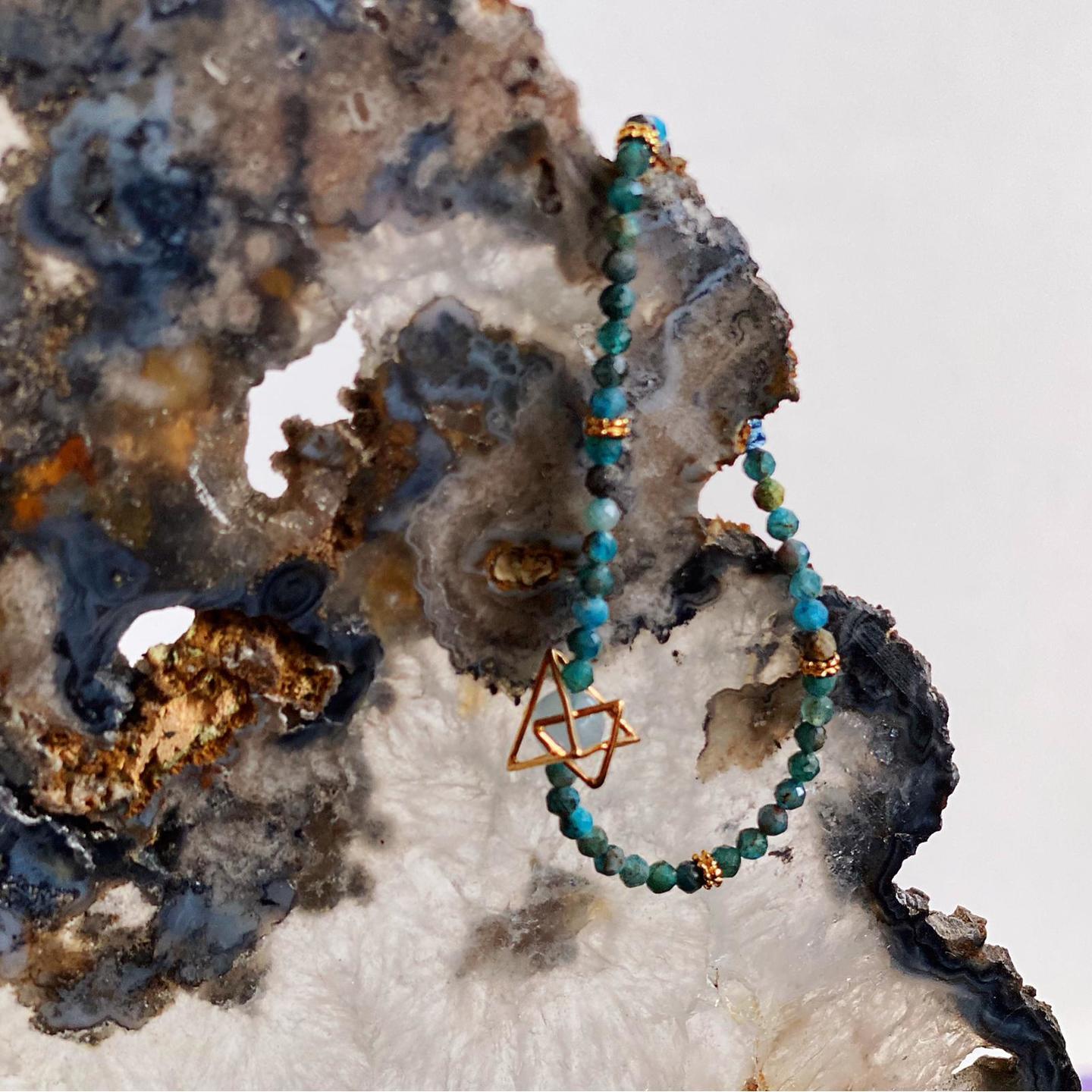 18K Yellow Gold Aquamarine Charm Beaded Bracelet