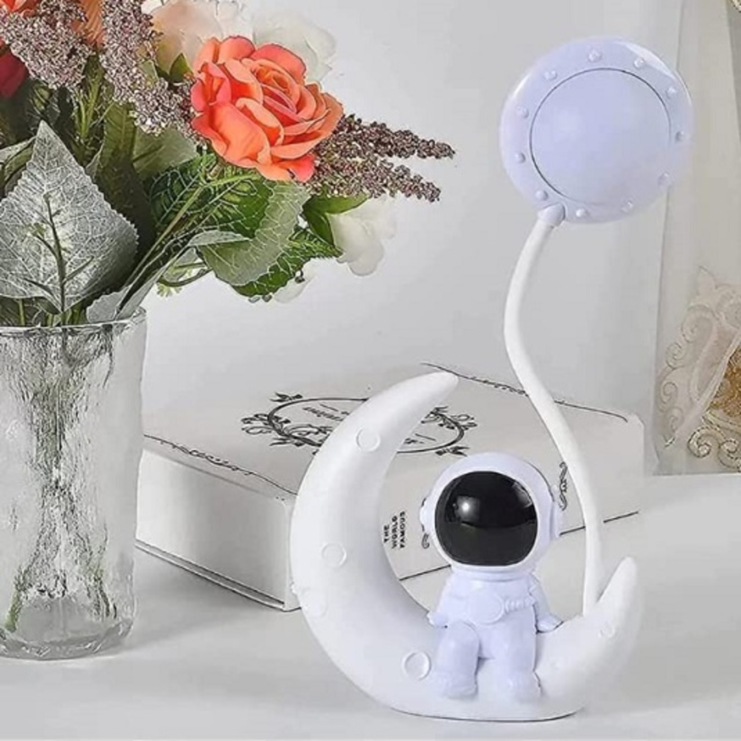 Cute Space Moon Astronaut Theme Rechargeable Led Study Lamp with dual gear