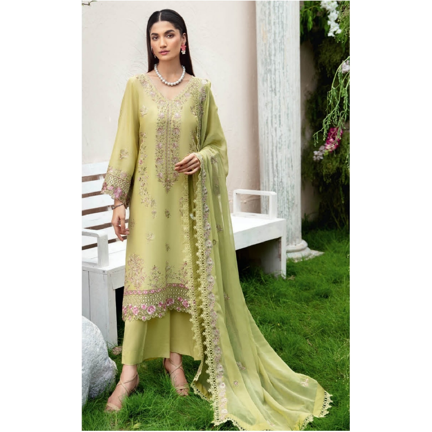 RIWAYAT LUXURY LAWN 