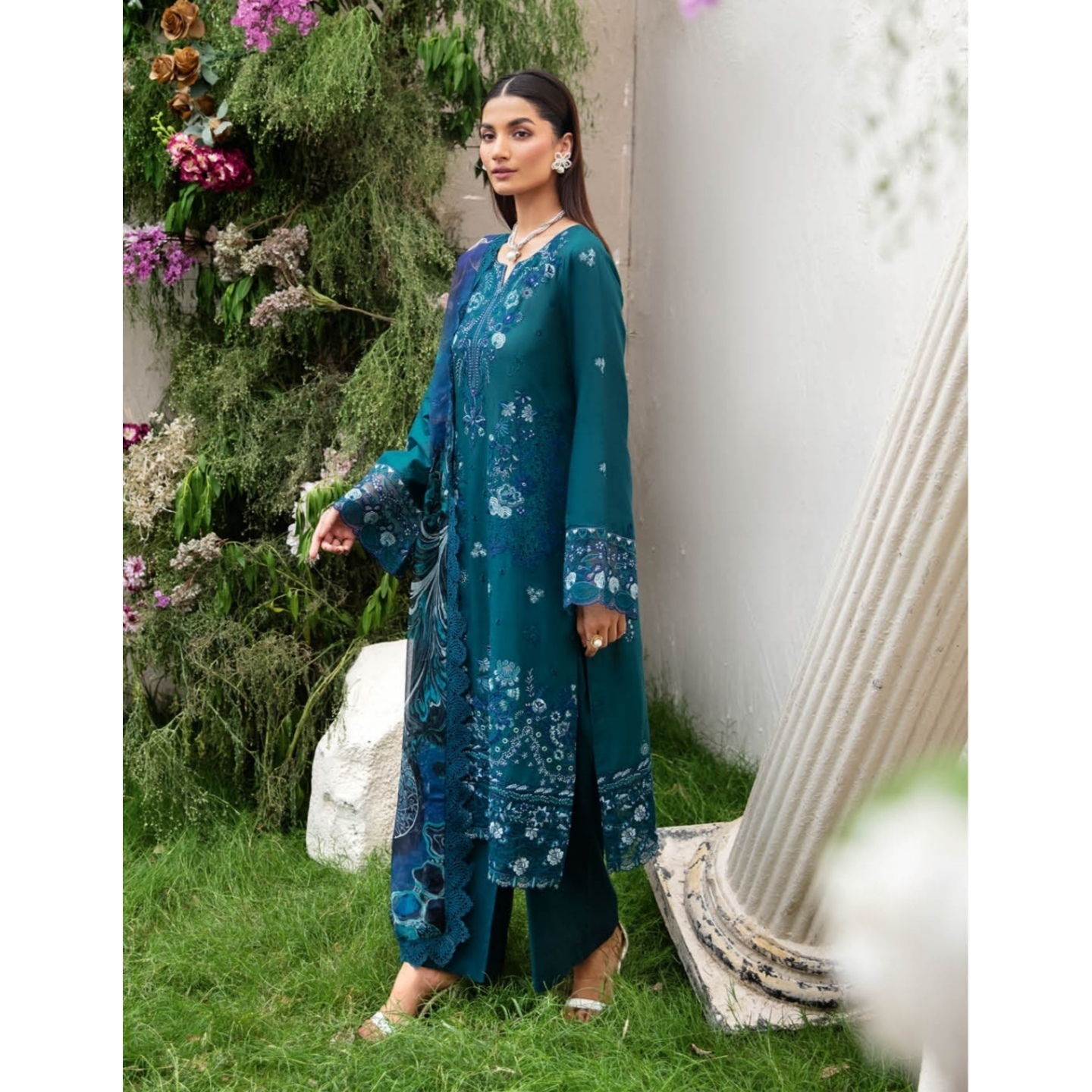 RIWAYAT LUXURY LAWN 