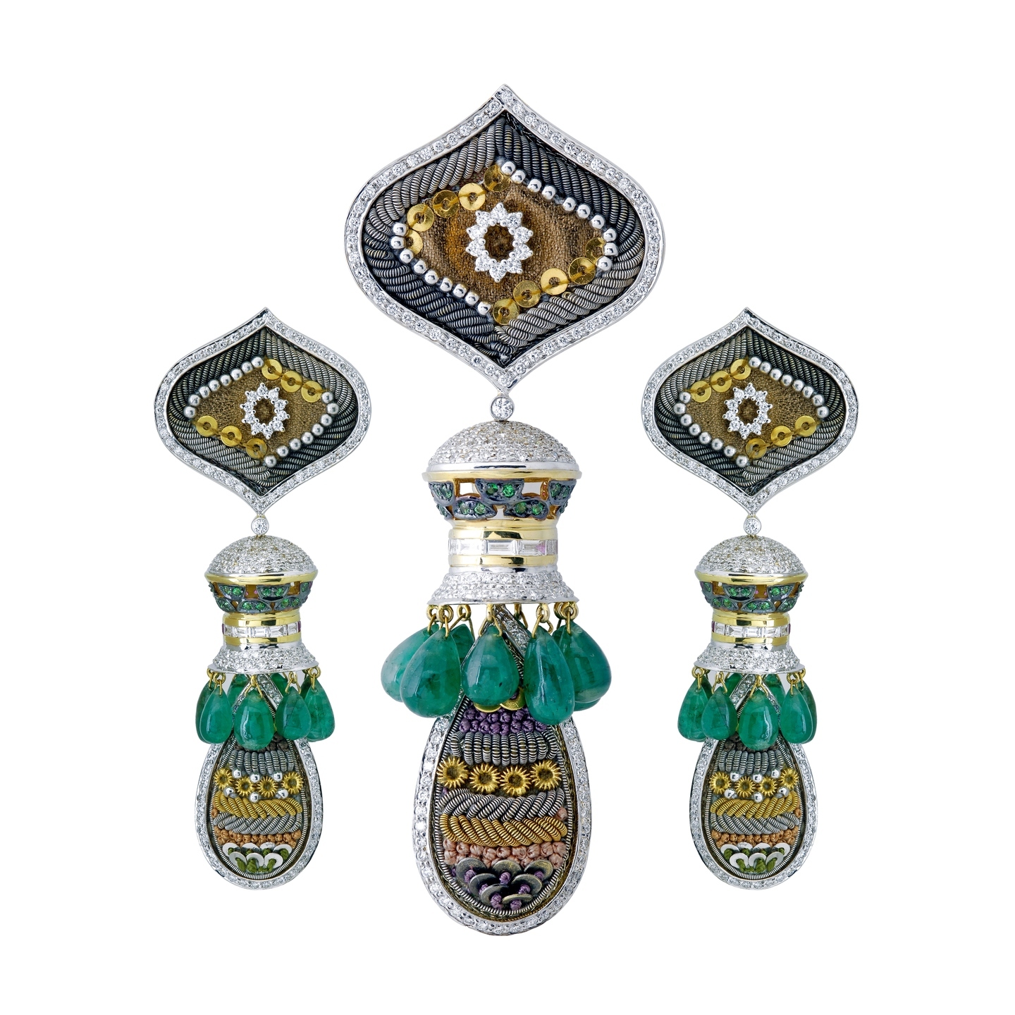 An exquisite woven pendant set ,enriched with embroidered precious elements boasting of with multifunctional wearability.