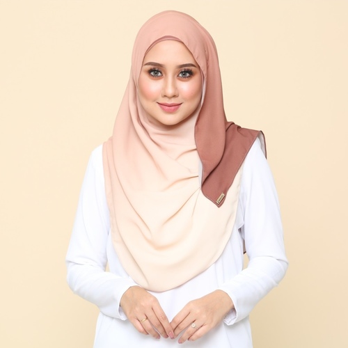 *PREORDER* Ombre Instant Shawl - Milky Tea