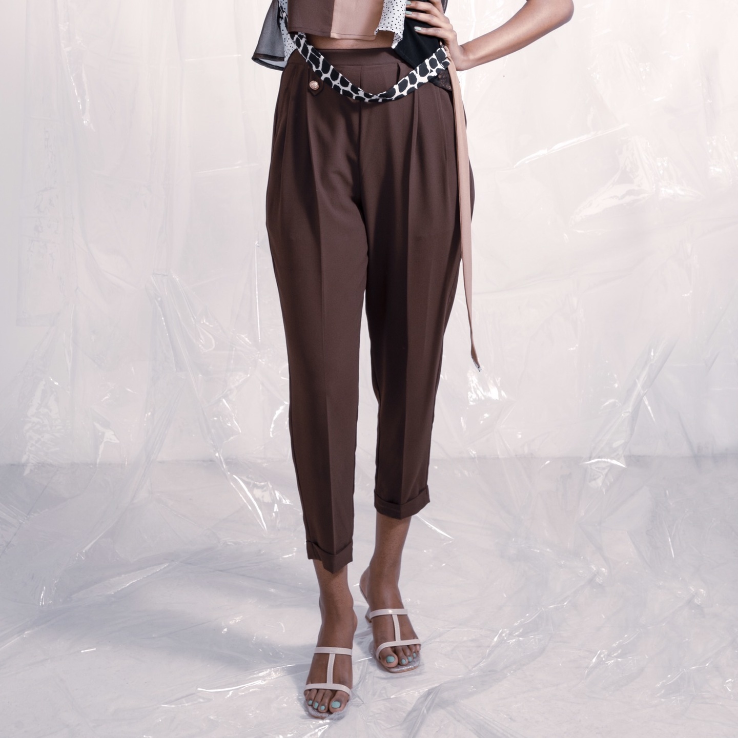 Pleated crop pants