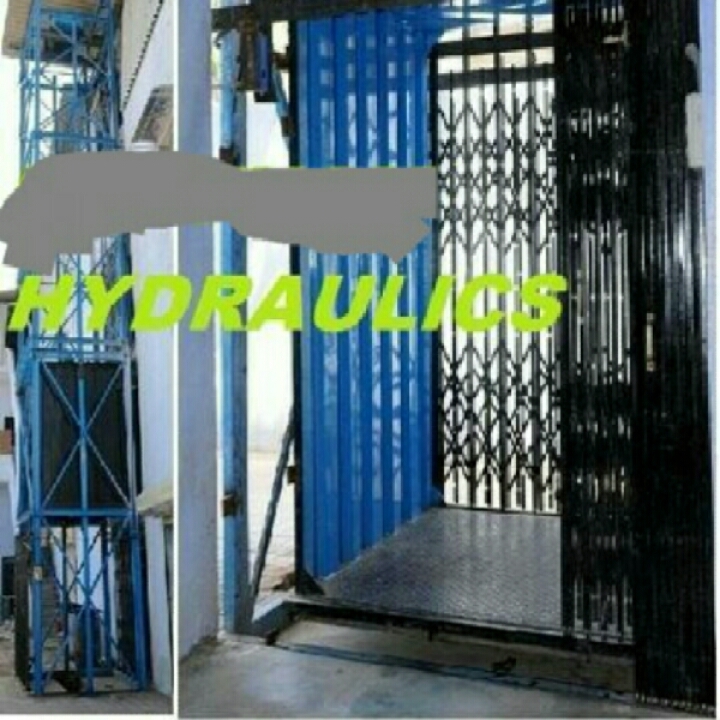 Hydraulic Goods Lift

