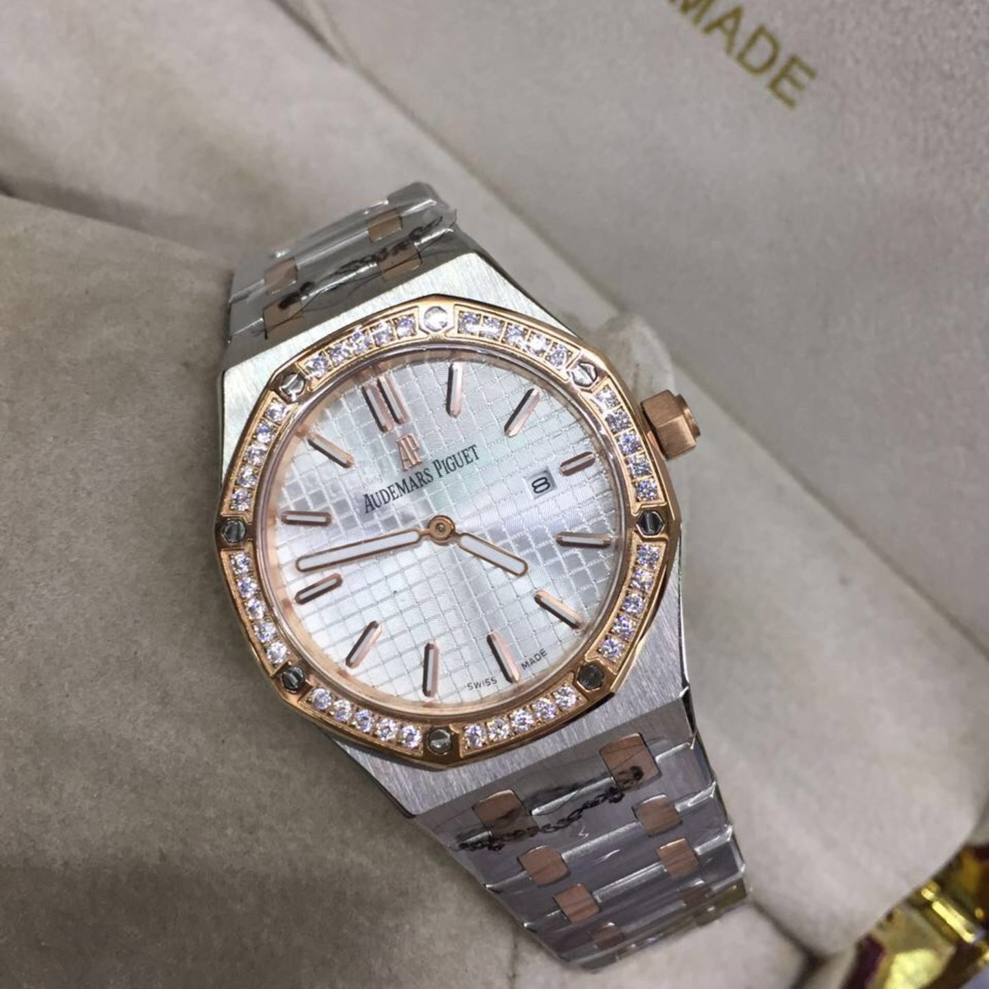 AP (Audemars Piguet) Women's Luxury Wrist Watch