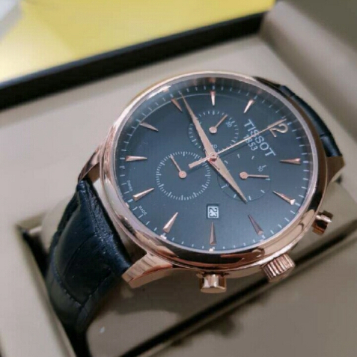 Tissot Men's Classic Luxury Watch