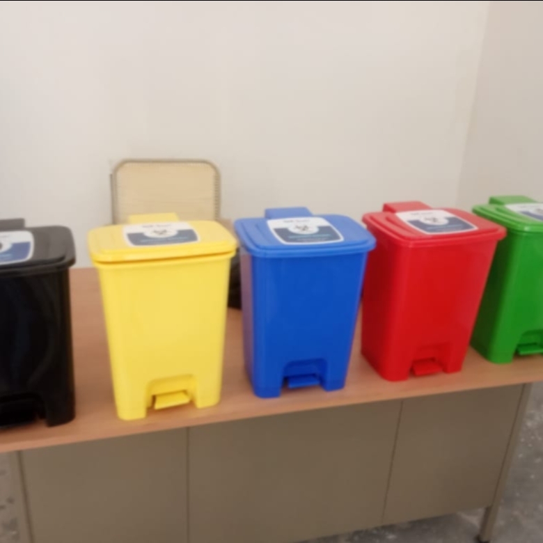DUSTBINS WITH PADDLE