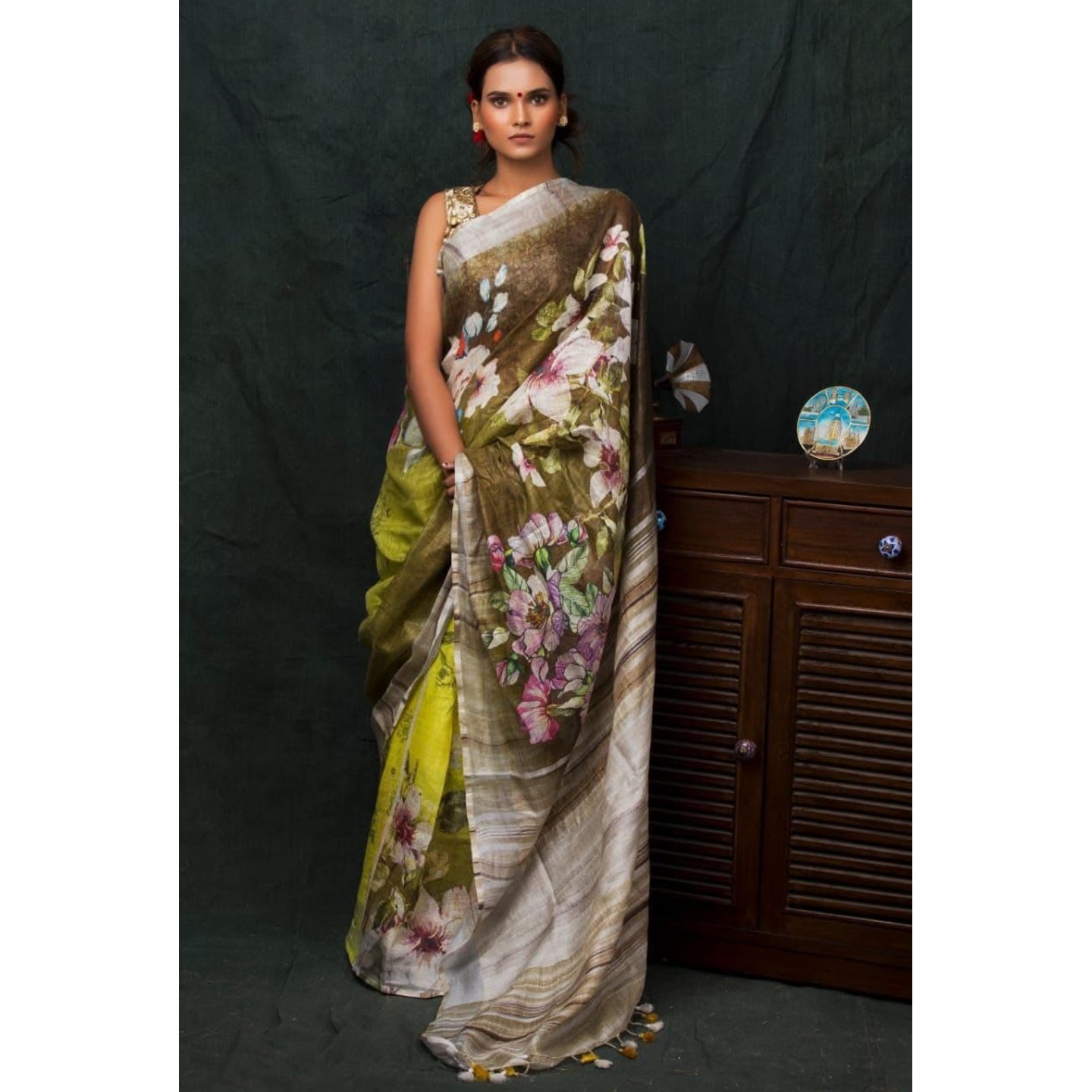 Multicolor Floral Digital Print Linen Saree with Printed Blouse Piece