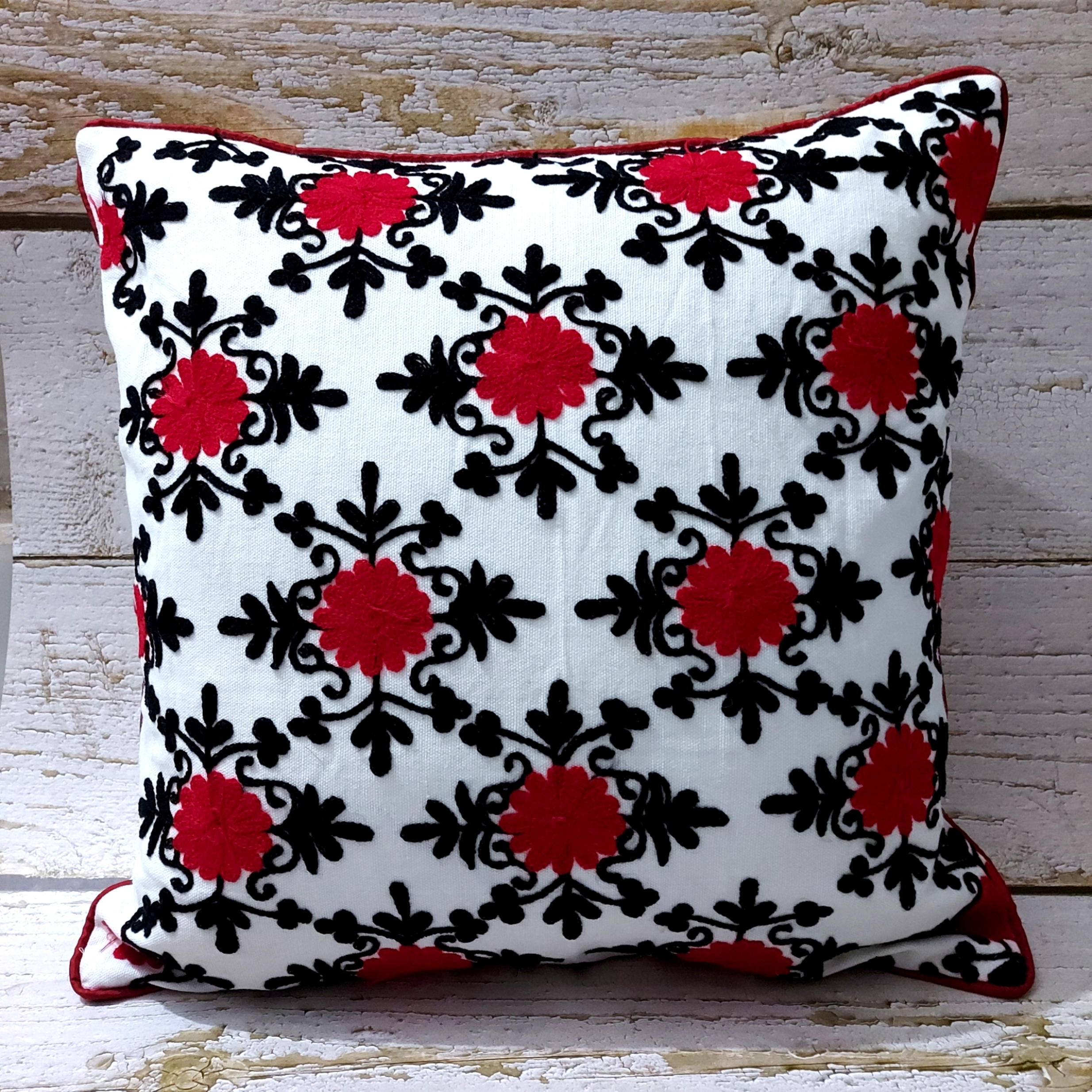 Embroidery cushion cover