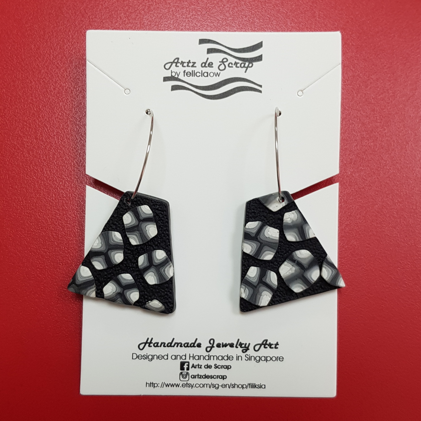Retro Black Trapezoid Narrow Hoop Earrings