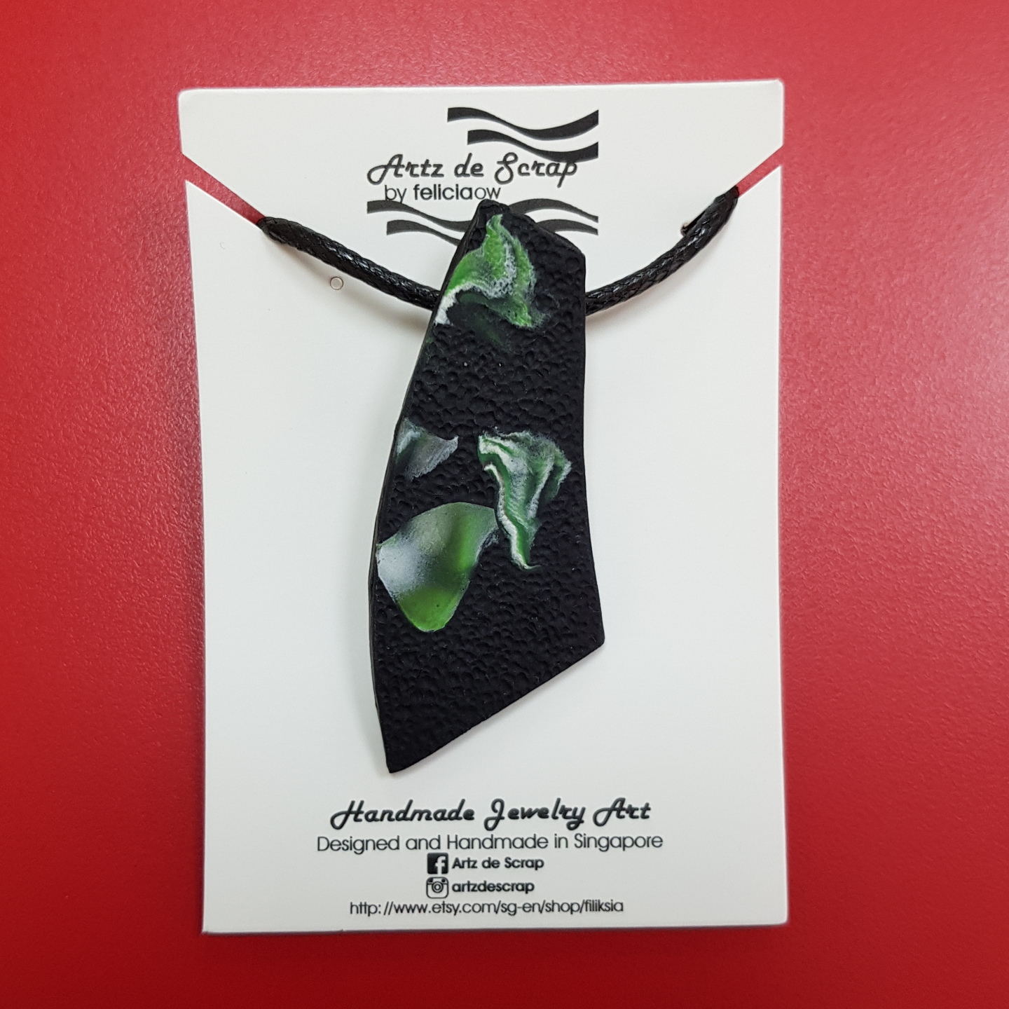 Dark Jade - Curve Necklace