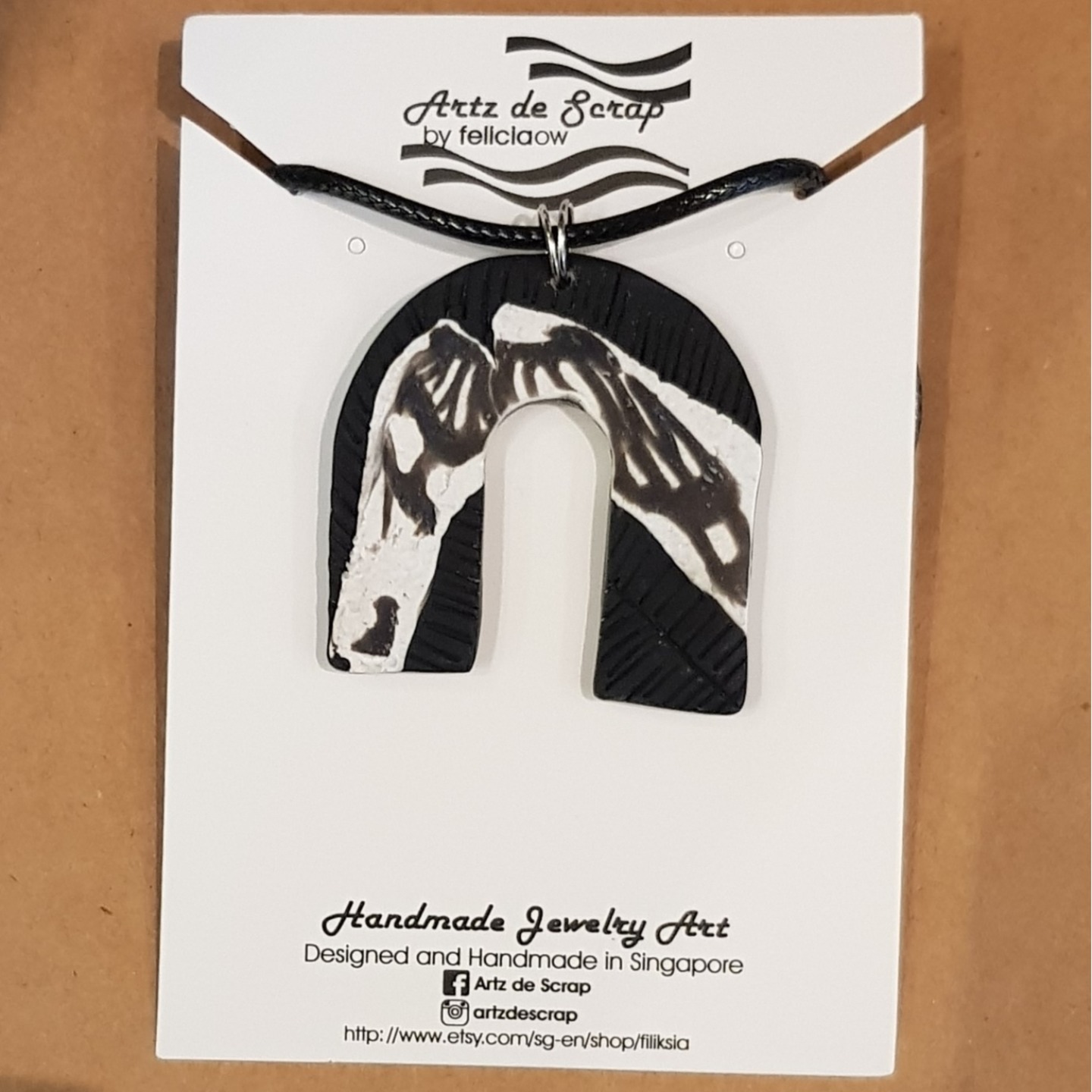 Black Ensemble - U-Shaped Necklace