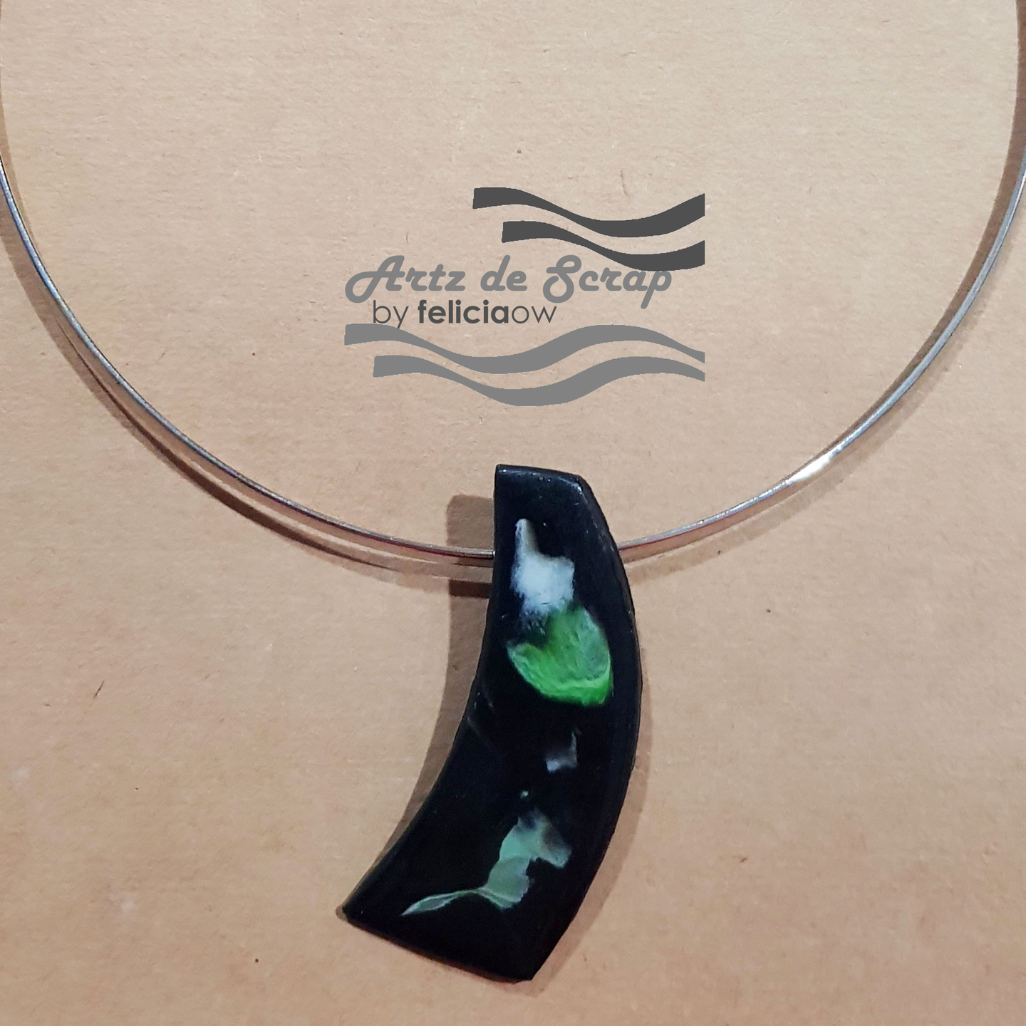 Dark Jade - Curve Hoop Necklace