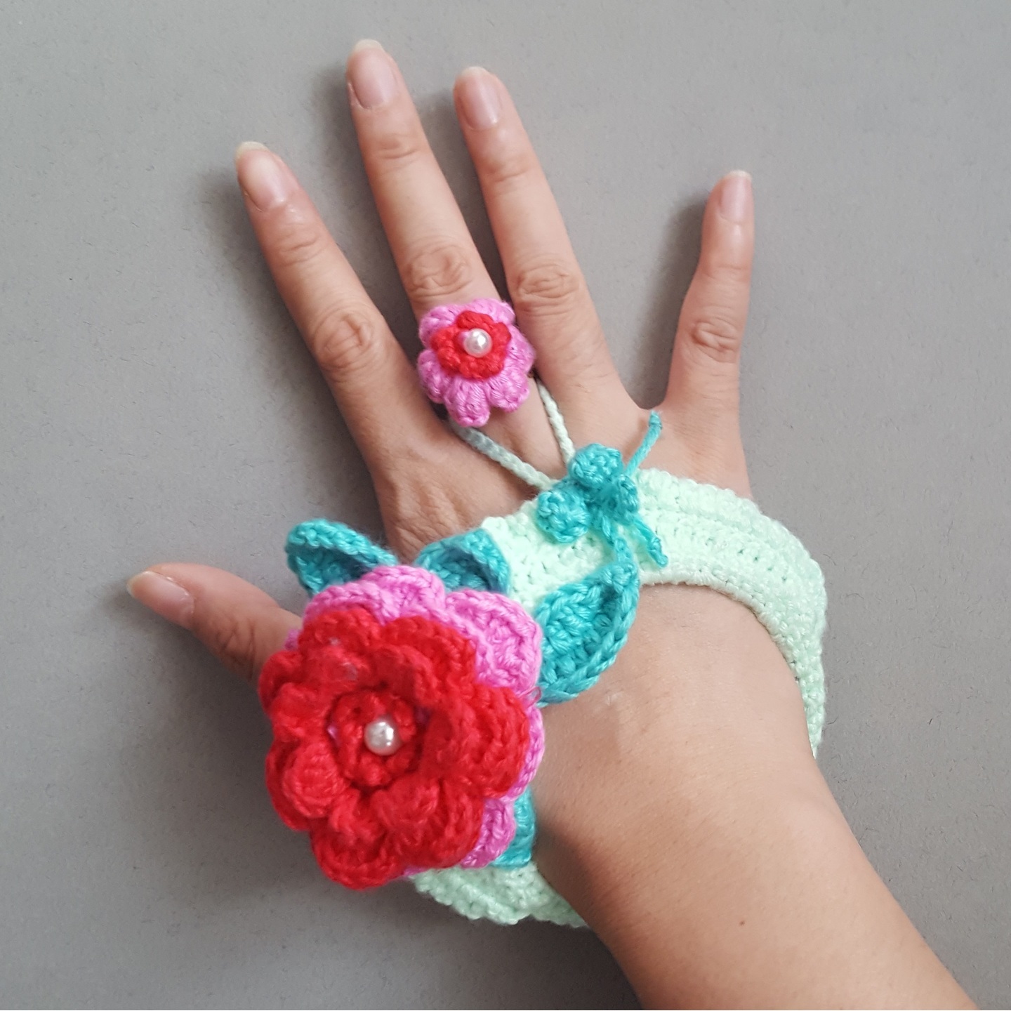 Crochet Flowers Bangle with Ring