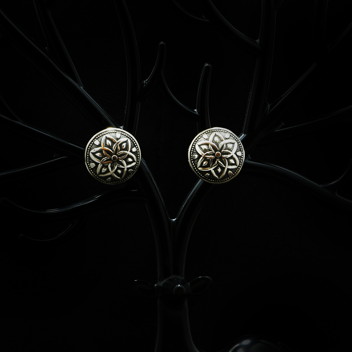 Flower Shield Earing