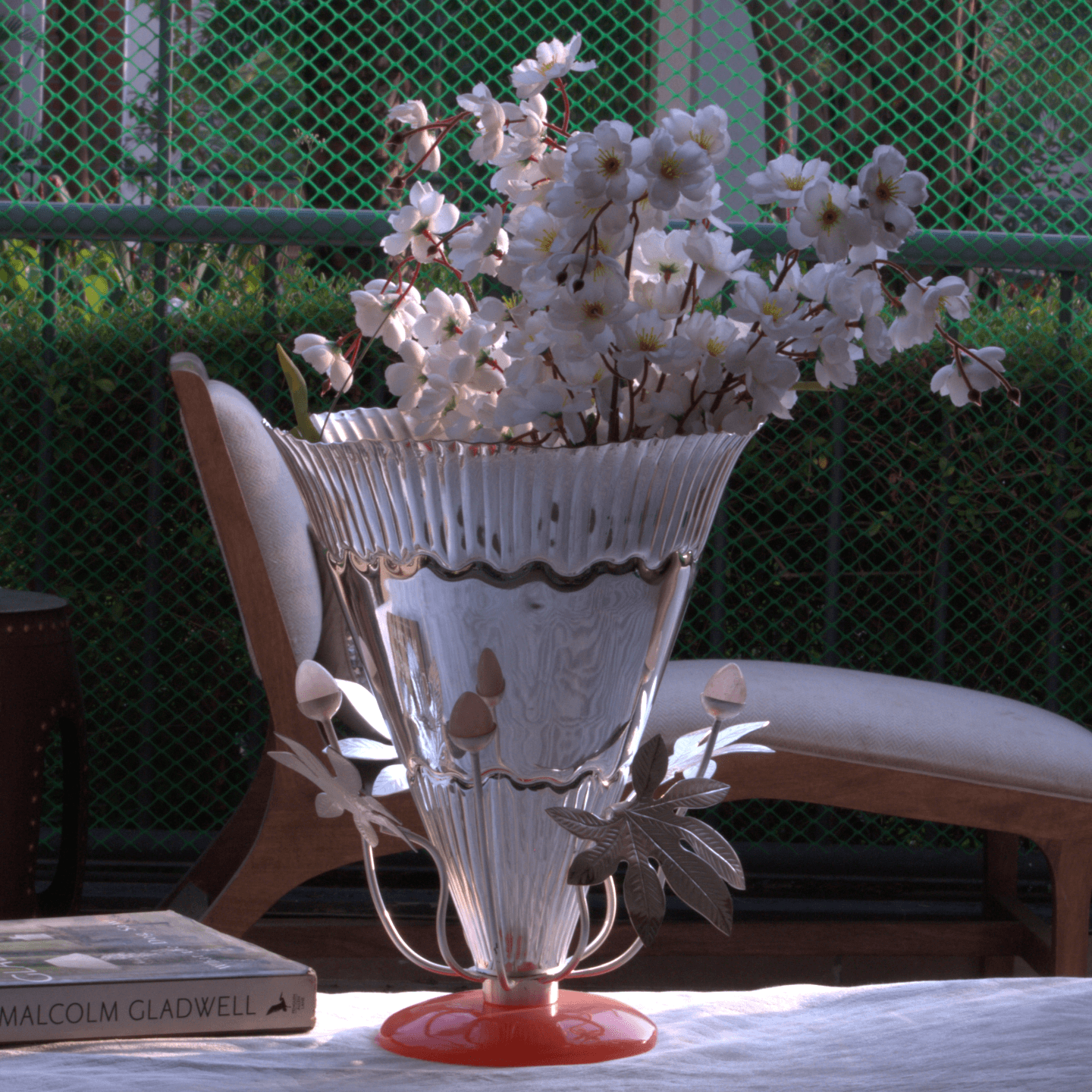 Kali Vase with Leaves