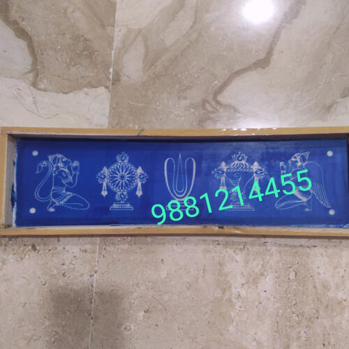 Hanuman garuda shankh chakra with U shape namam border 