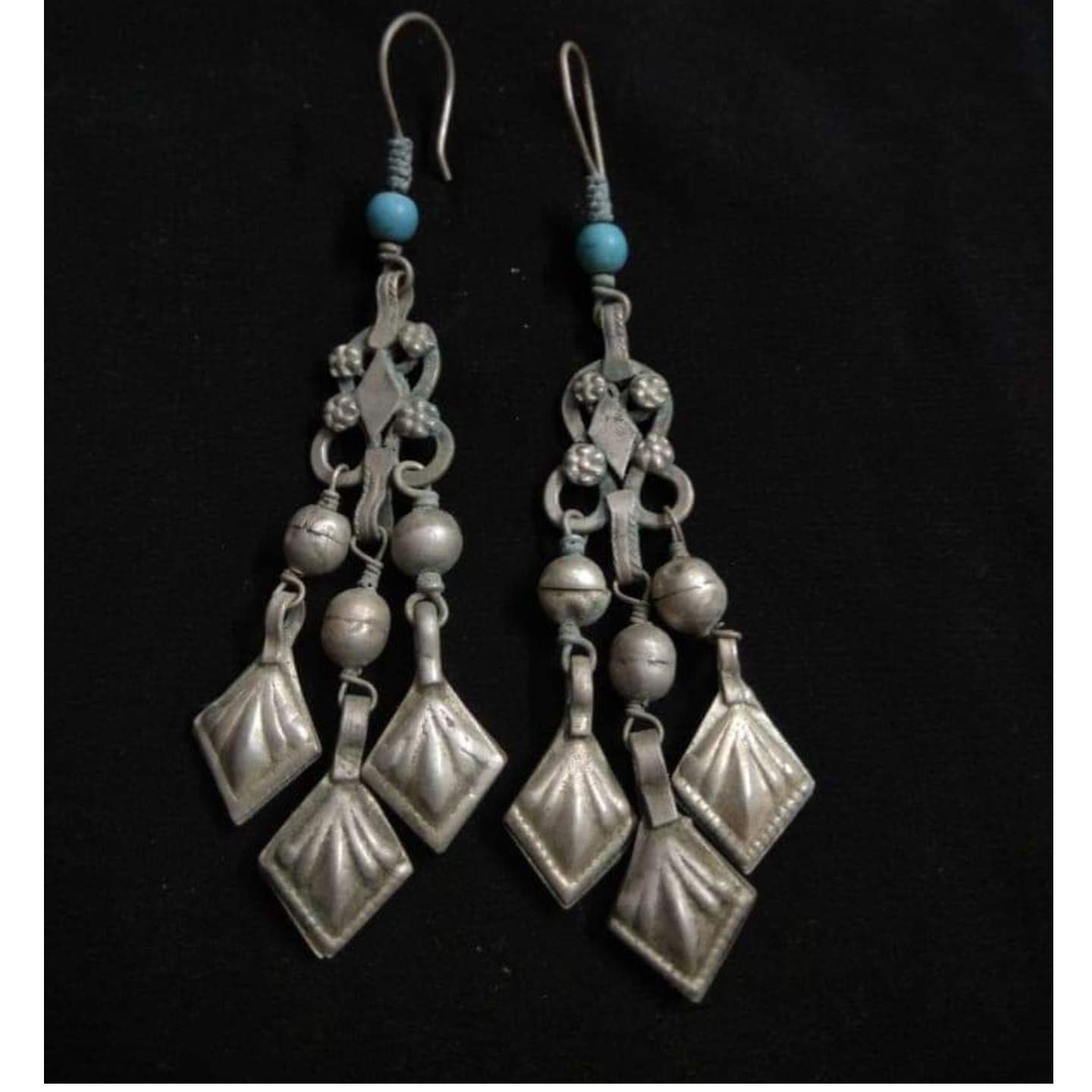 ANTIQUE SILVER EARRING