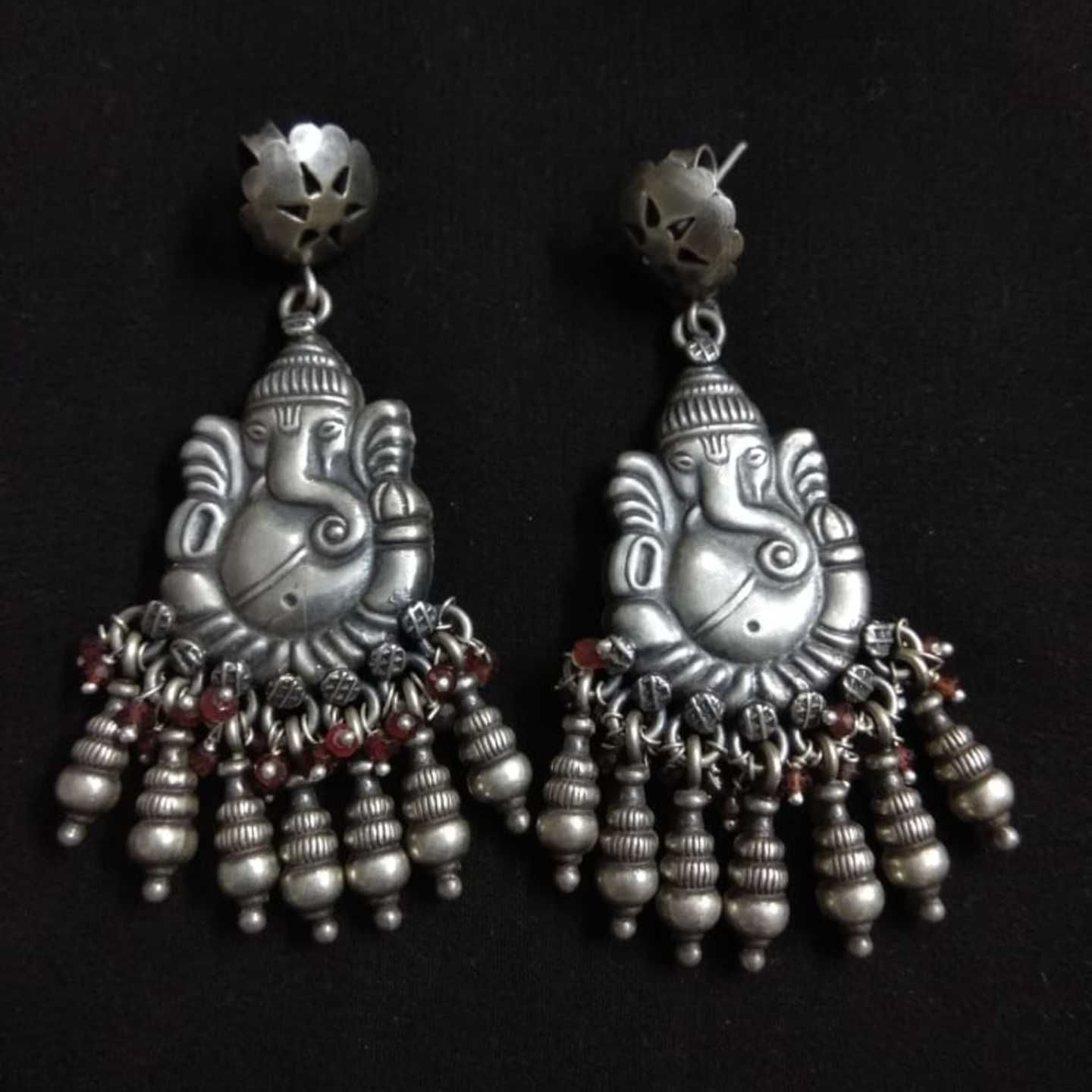 GANESH SILVER EARRING WITH GARNET-SE42048