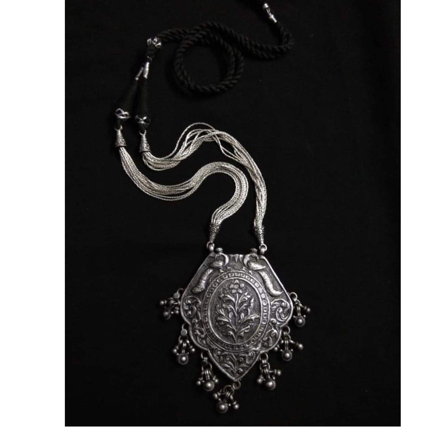 ANVAYA SILVER NECKLACE-SN52067