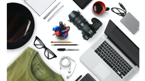 camera-iphone-macbook-pro-office-62689.jpg