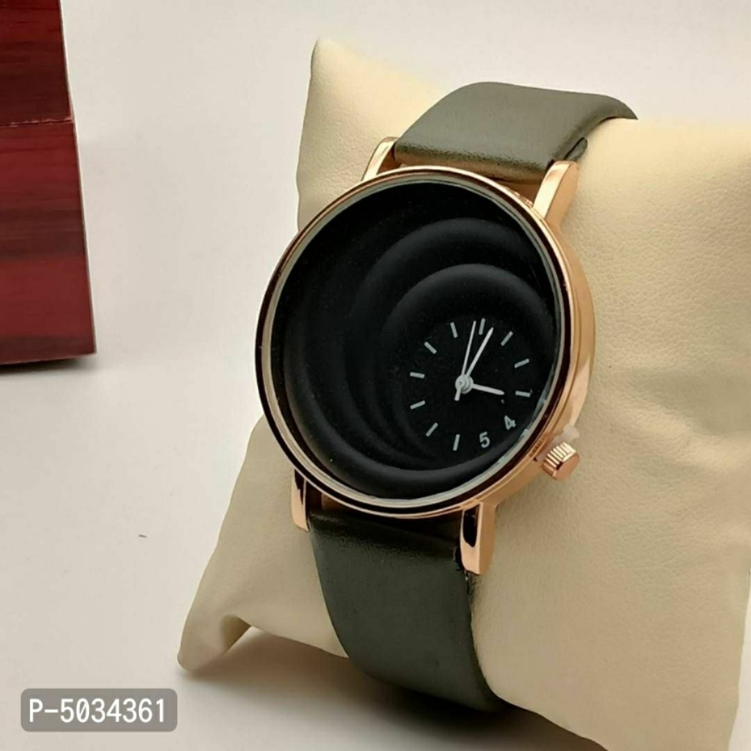 Leather strap analog watch