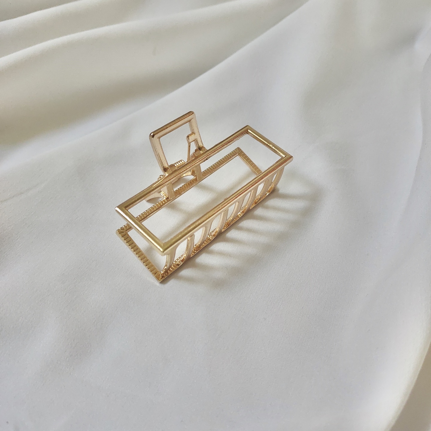 CLASSIC GOLD HAIR CLAW CLIP