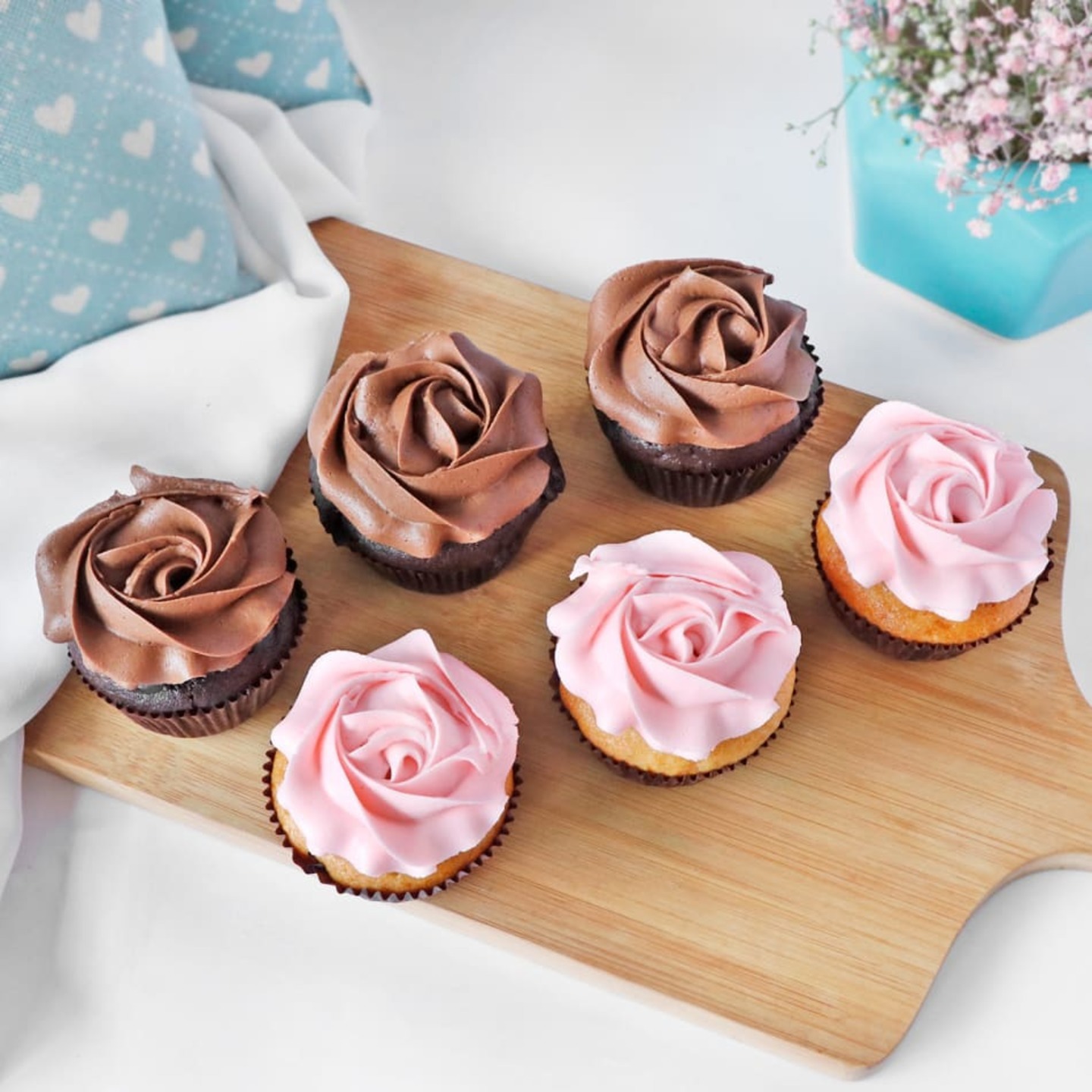 Chocolate and Vanilla Cupcakes