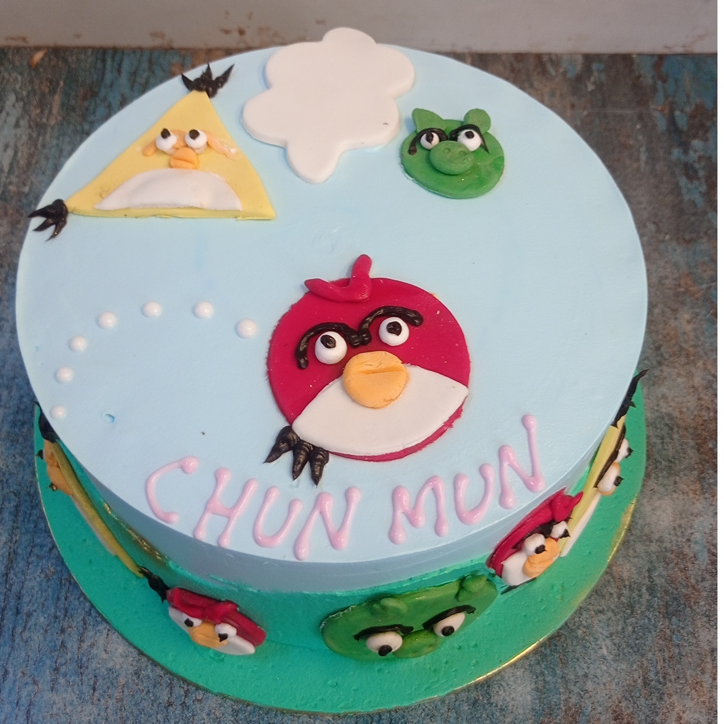 Angry Birds Theme Cake